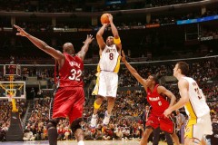 德文·布克：太阳队NBA明星的成长之路与凤凰城篮球情缘