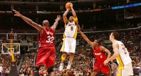 德文·布克：太阳队NBA明星的成长之路与凤凰城篮球情缘